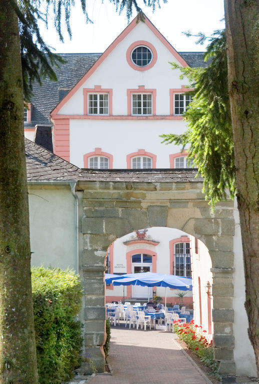 Hotel Burg Bollendorf Exteriör bild