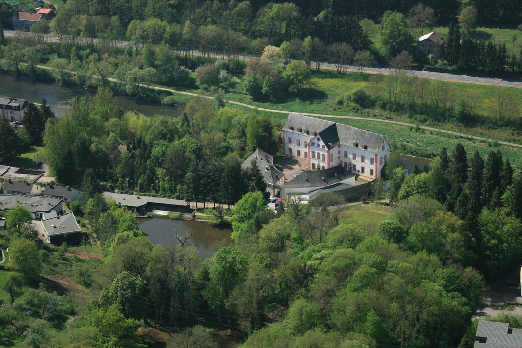 Hotel Burg Bollendorf Exteriör bild