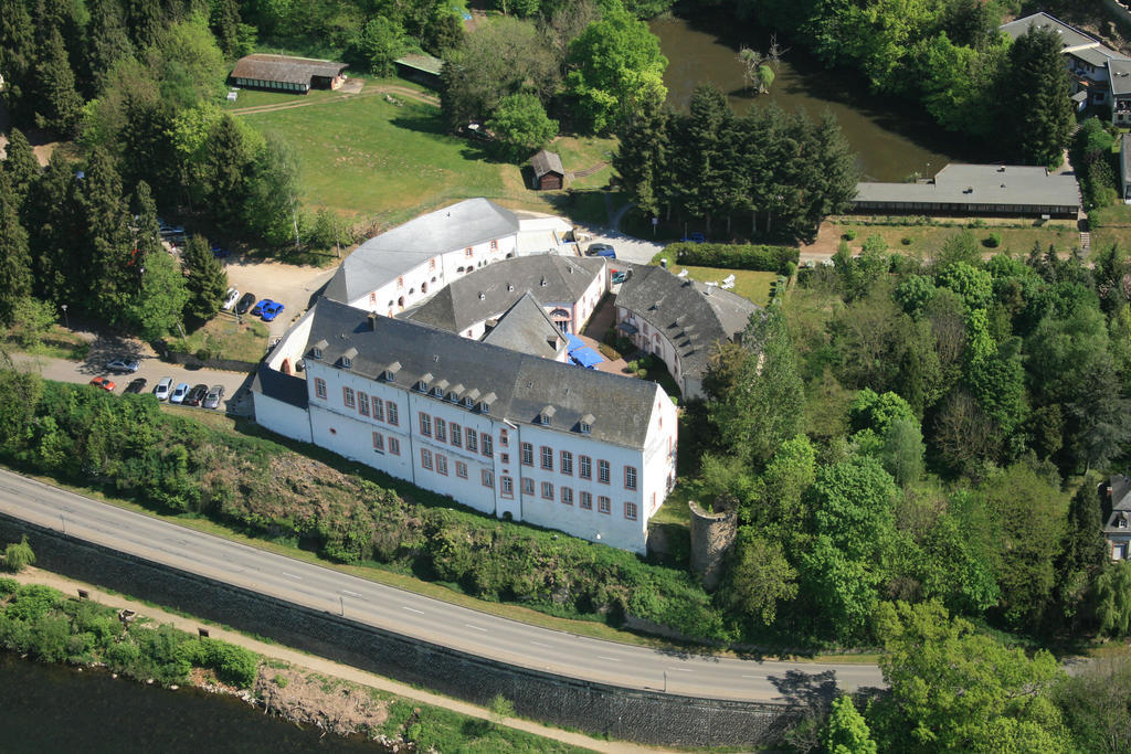 Hotel Burg Bollendorf Exteriör bild